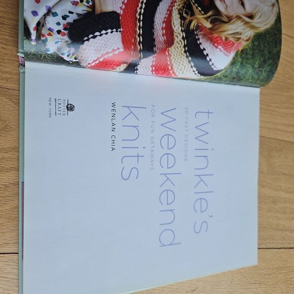 Twinkle's Weekend Knits : 20 Fast Designs for Fun Getaways by Wenlan Chia 2008 - Picture 6 of 7